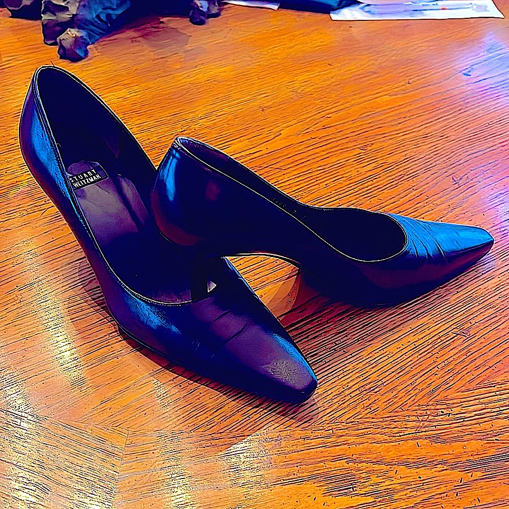 👠👠EUCClassic Style Stuart Weitzman Pointed toe Pump. Metallic dark Brown. 7.5B. - Picture 4 of 9